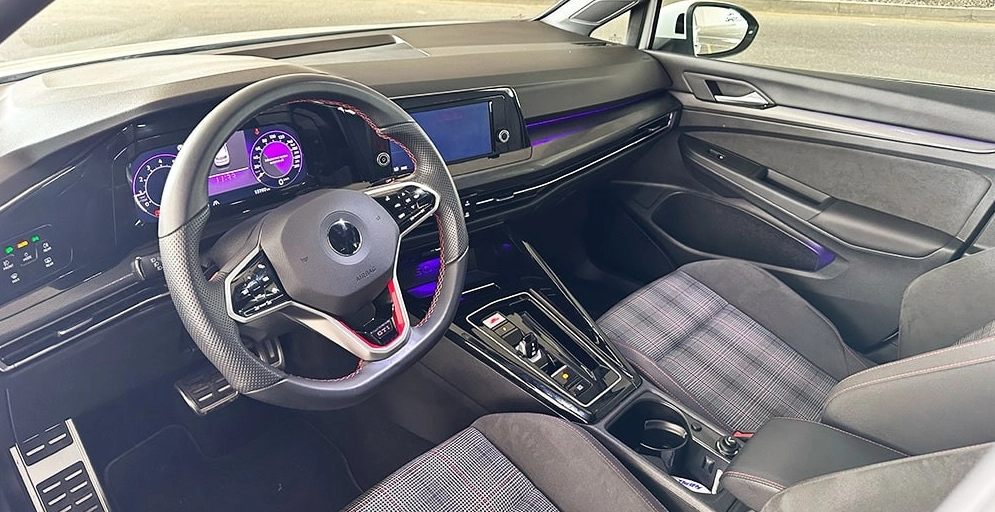 Picture Volkswagen Golf GTI 2023-2024 